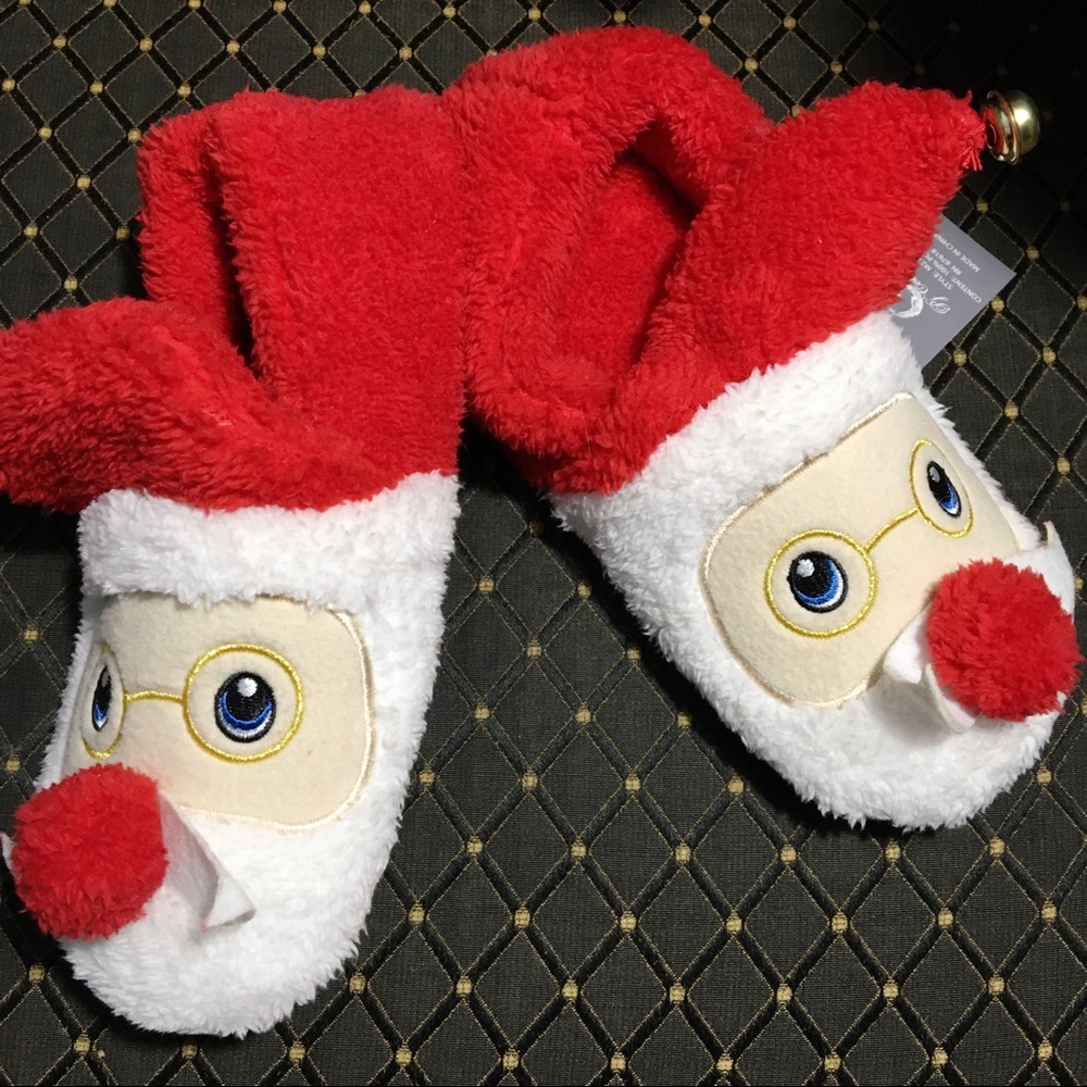 NWT Christmas Santa Fuzzy Slippers
